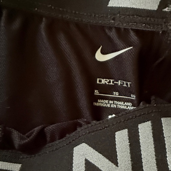 Womans Nike shorts size xl - Picture 4 of 4